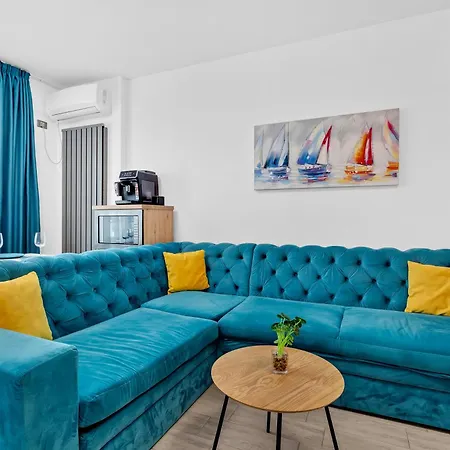 Adela - Pool & Apartament *