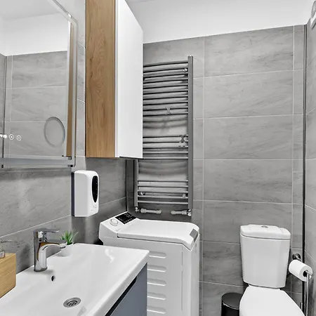 Adela - Pool & Năvodari