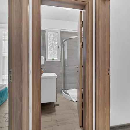 Adela - Pool & Apartament *