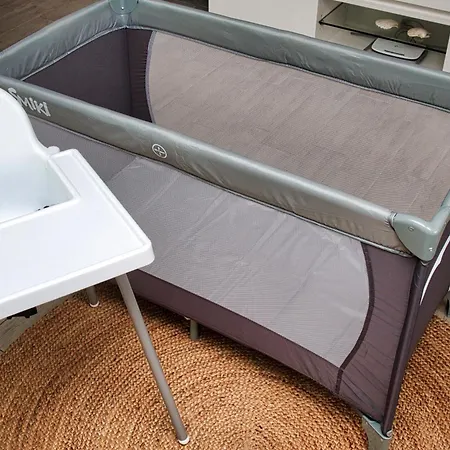 Adela - Pool & Lejlighed *