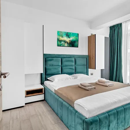 Adela - Pool & Lejlighed