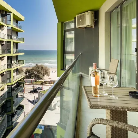 Adela - Pool & Lejlighed Năvodari