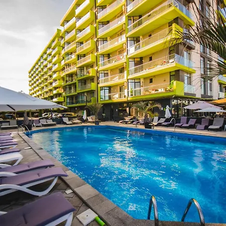 Adela - Pool & Apartment Navodari