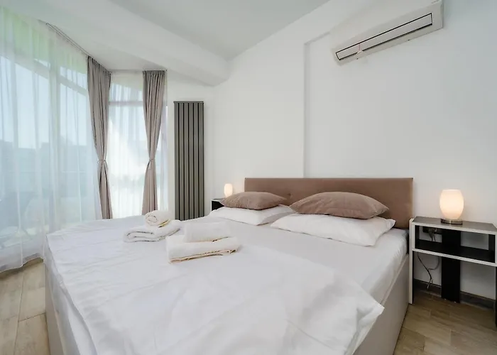 Adela - Pool & Năvodari